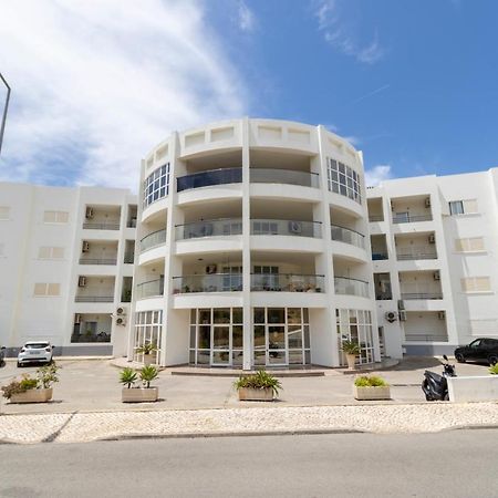 Spaceful Apartment In Albufeira Luaran gambar