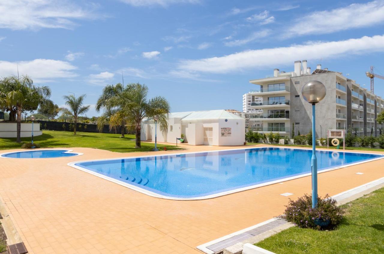 Spaceful Apartment In Albufeira Luaran gambar