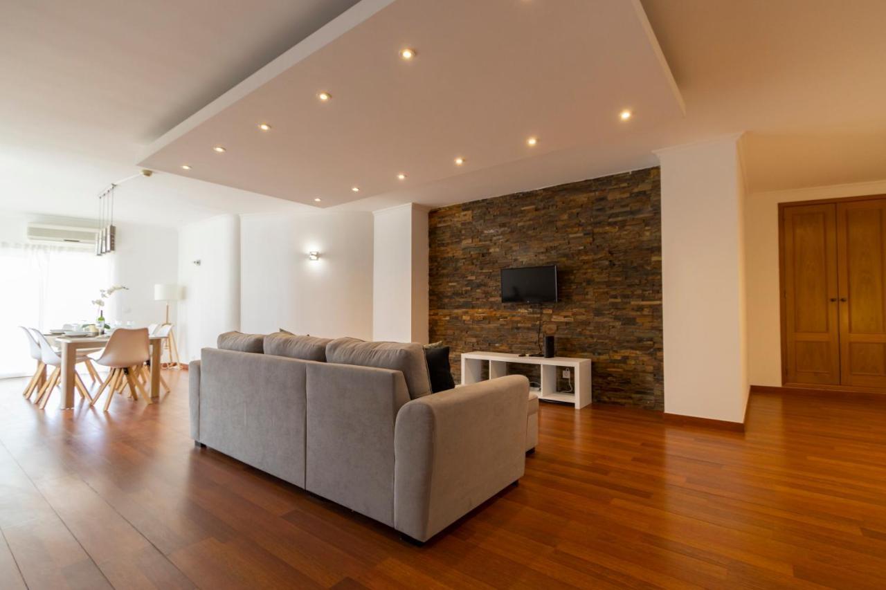 Spaceful Apartment In Albufeira Luaran gambar