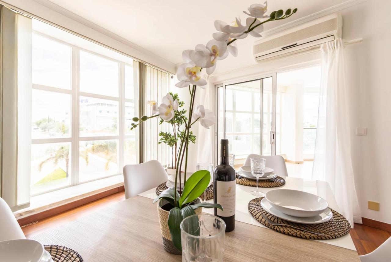 Spaceful Apartment In Albufeira Luaran gambar