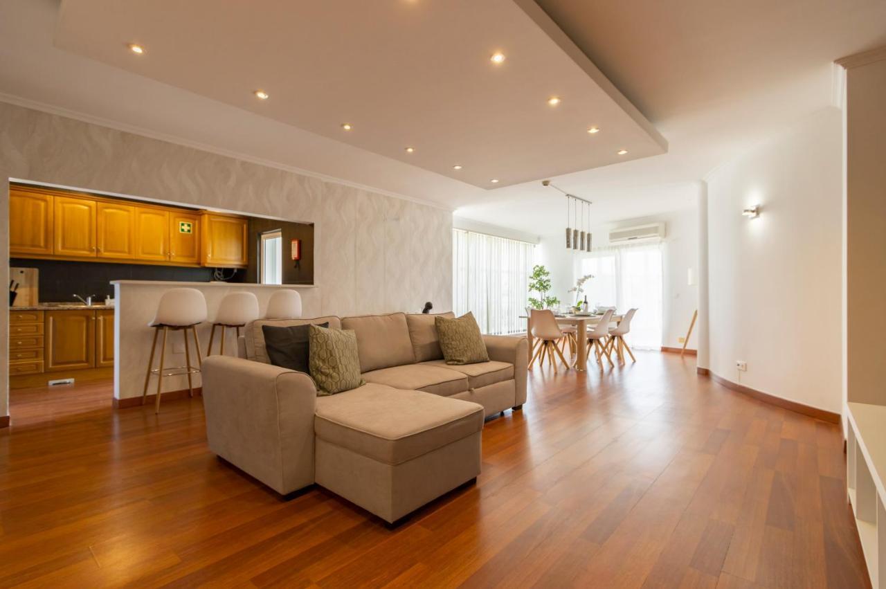 Spaceful Apartment In Albufeira Luaran gambar