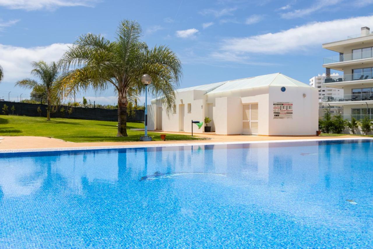 Spaceful Apartment In Albufeira Luaran gambar