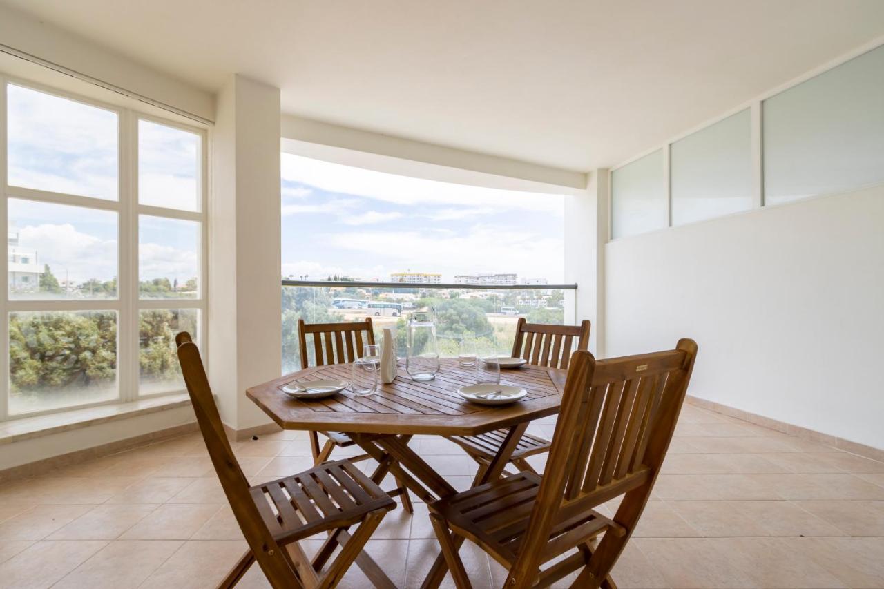 Spaceful Apartment In Albufeira Luaran gambar