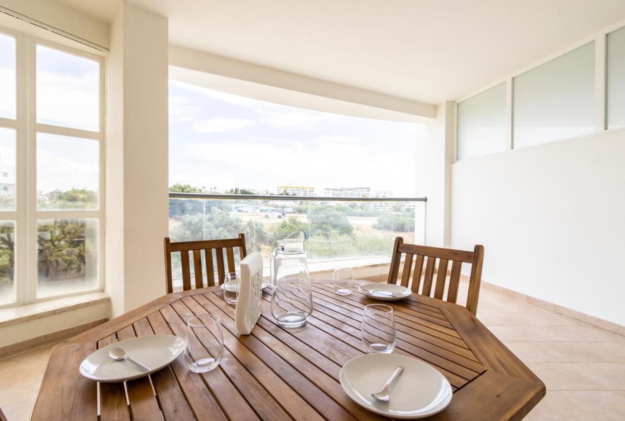 Spaceful Apartment In Albufeira Luaran gambar