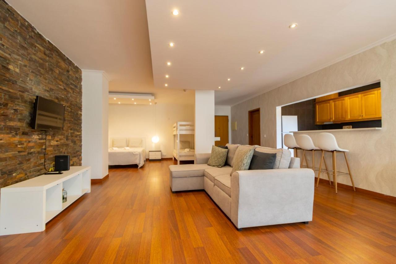 Spaceful Apartment In Albufeira Luaran gambar